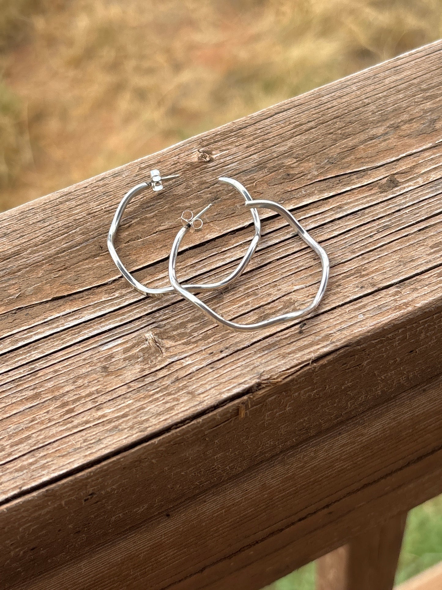 Elaine Tahe Wavy SS Hoop Earrings 193716RB