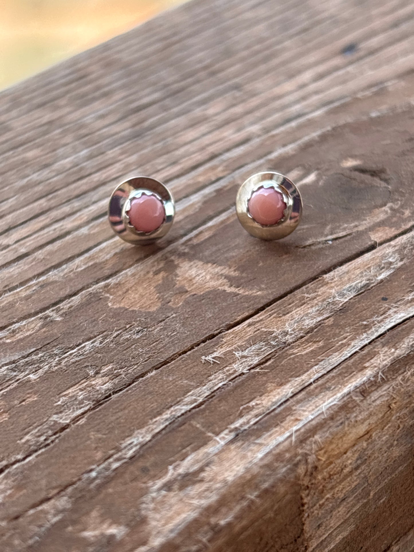Juanita Manygoats Small Sterling Silver & Pink Conch Stud Earrings 27T