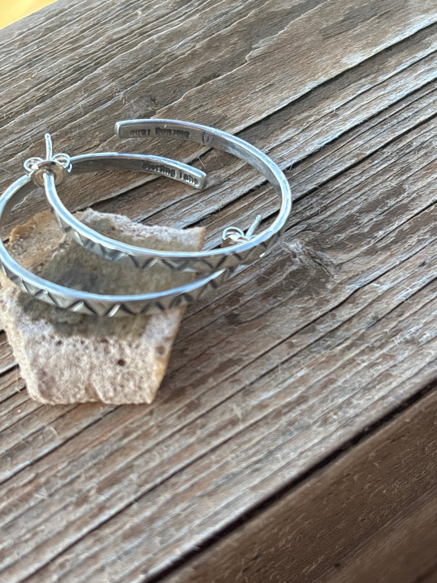 Elaine Tahe SS Hoop Earrings 044926RB