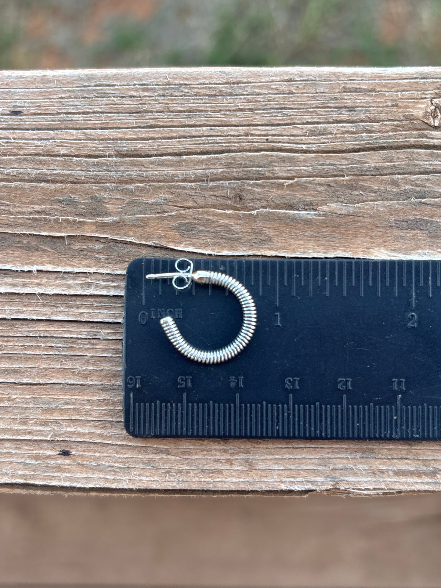 Elaine Tahe Small Hoop Earrings 26ESET
