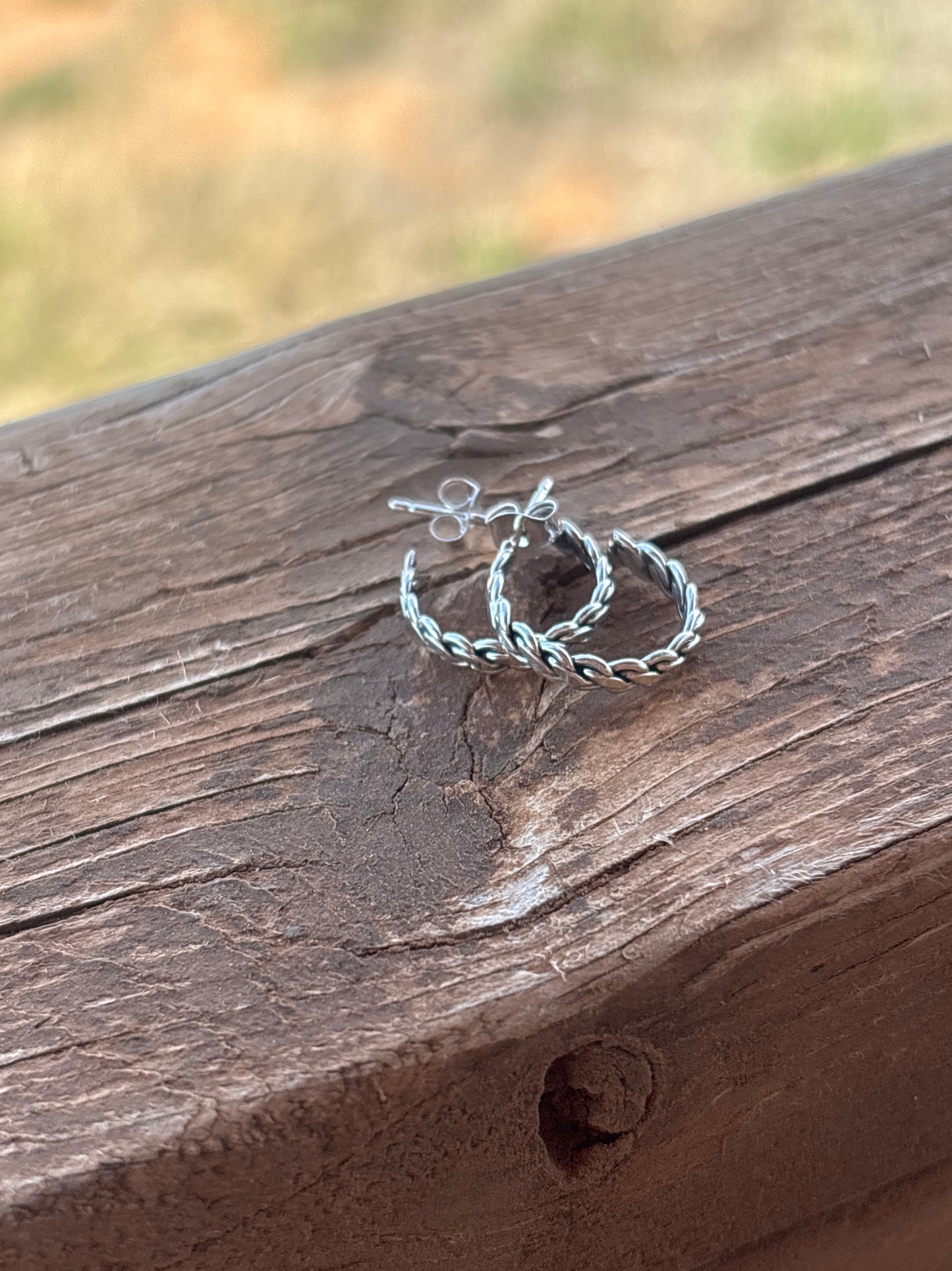 Elaine Tahe Small Hoop Earrings 20ESET