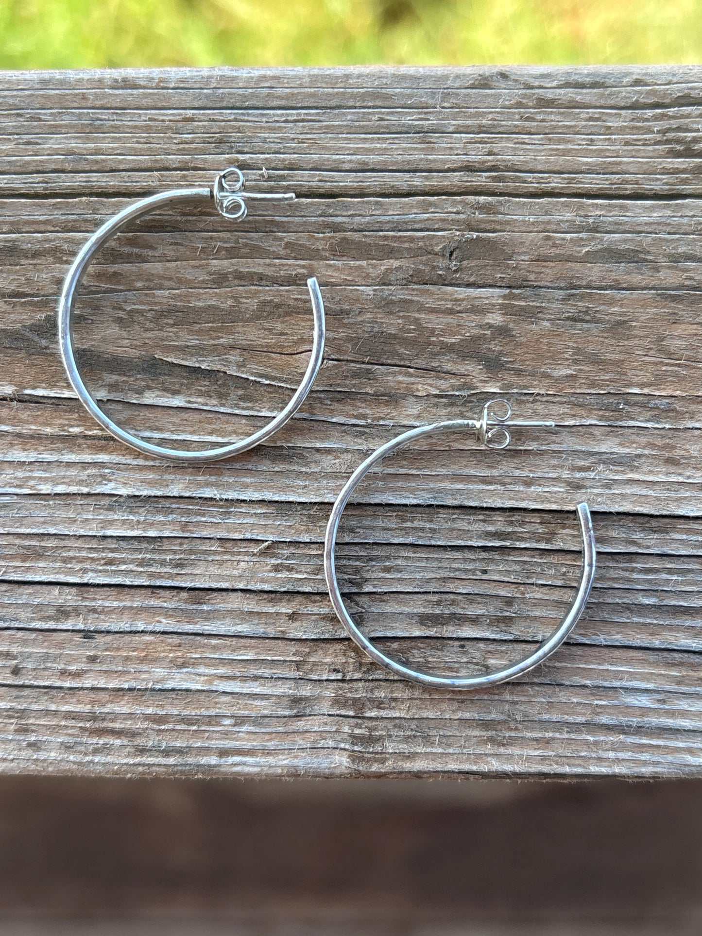 Elaine Tahe SS Hoop Earrings 044926RB