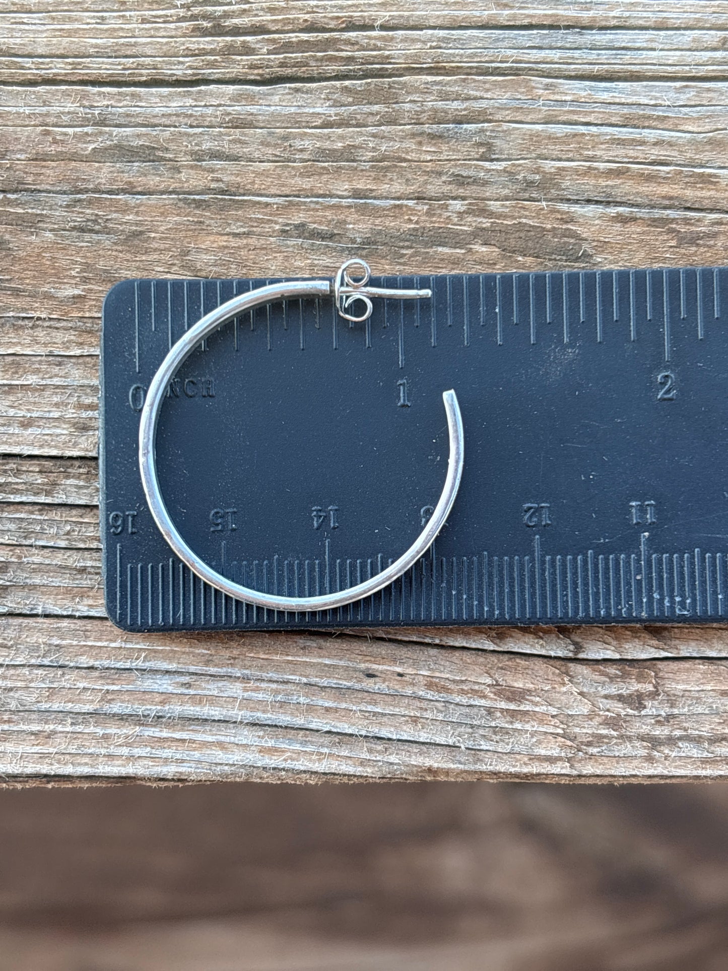 Elaine Tahe SS Hoop Earrings 044926RB