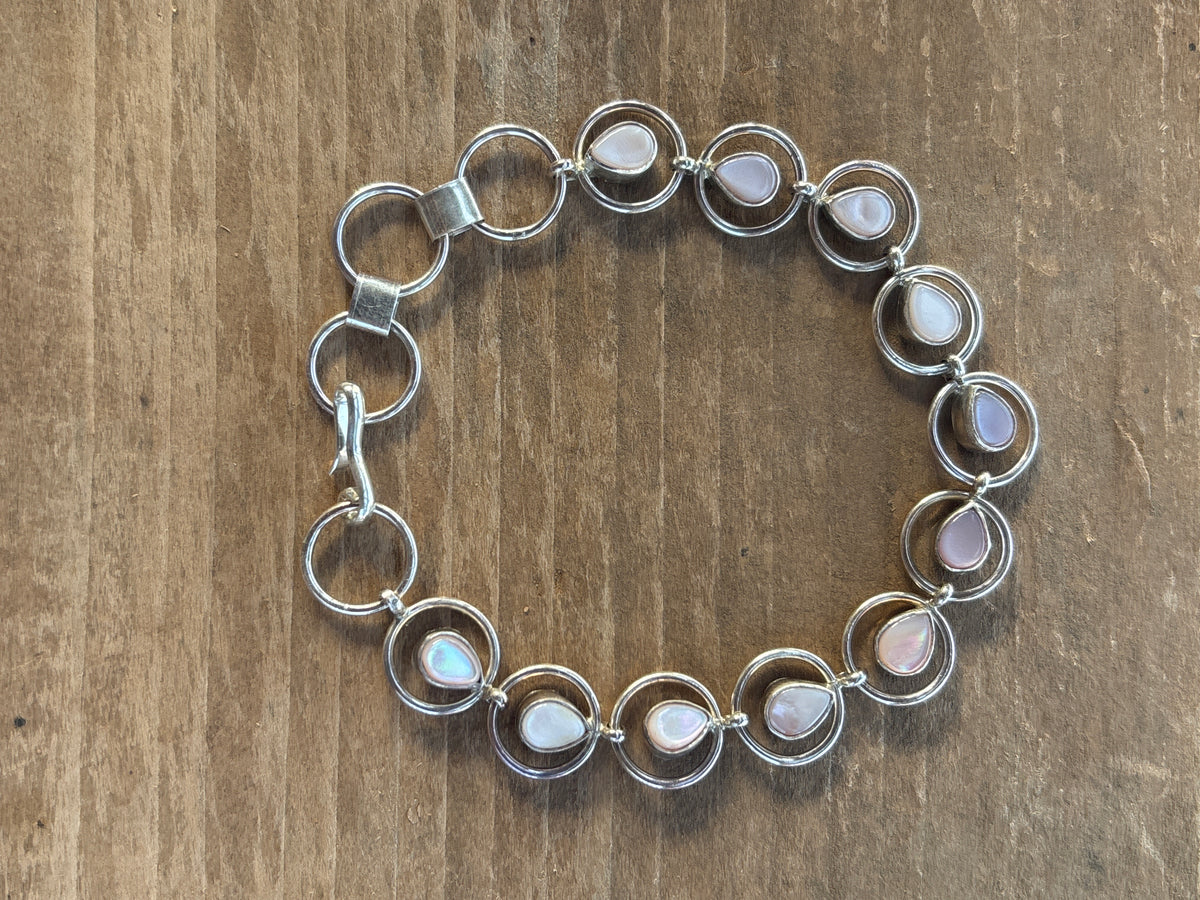 Running Bear Mother of Pearl Circle Link Bracelet 198RB